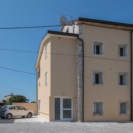 Lana House With Apartments Petrovija Zewnętrze zdjęcie
