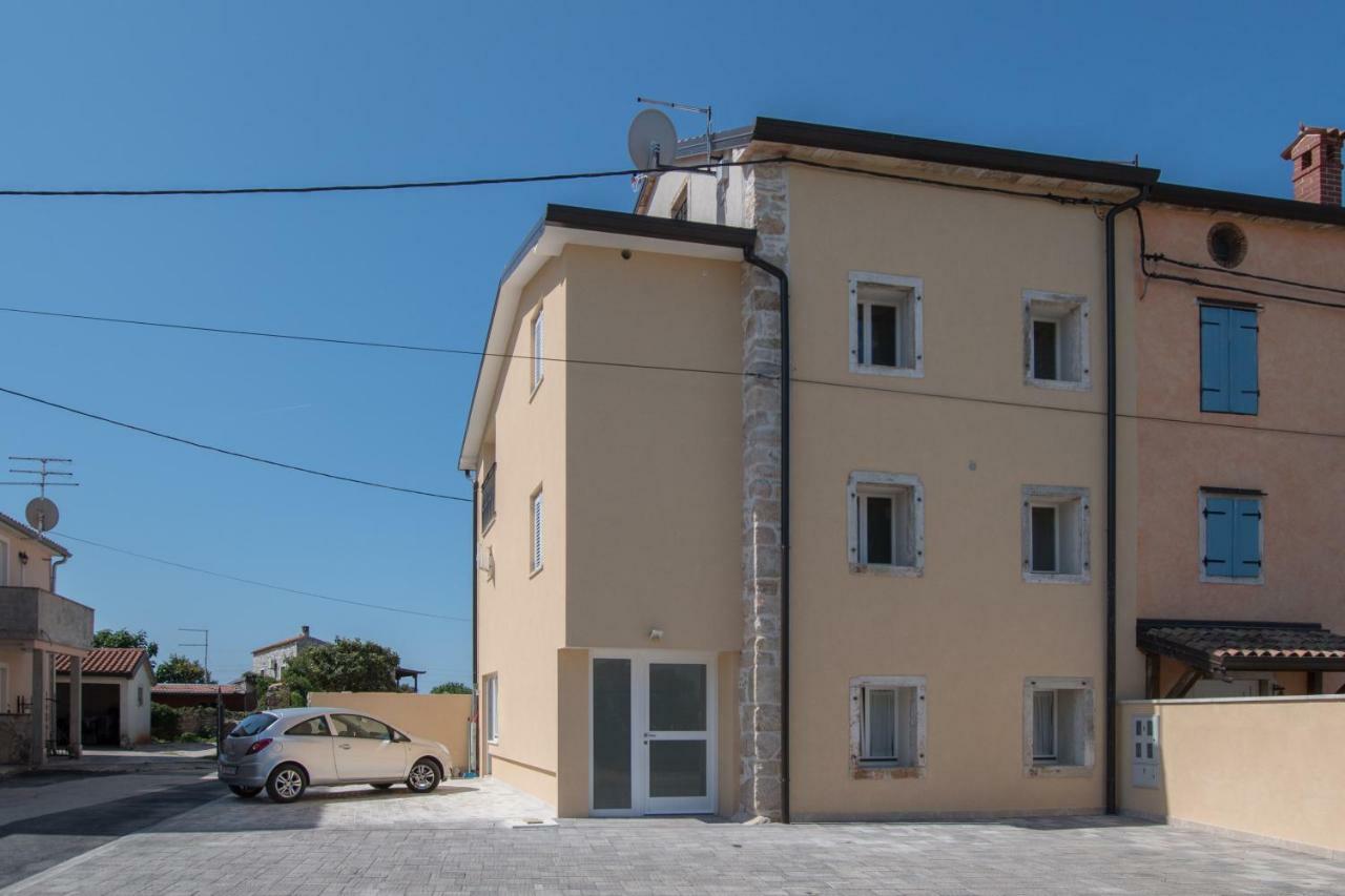 Lana House With Apartments Petrovija Zewnętrze zdjęcie
