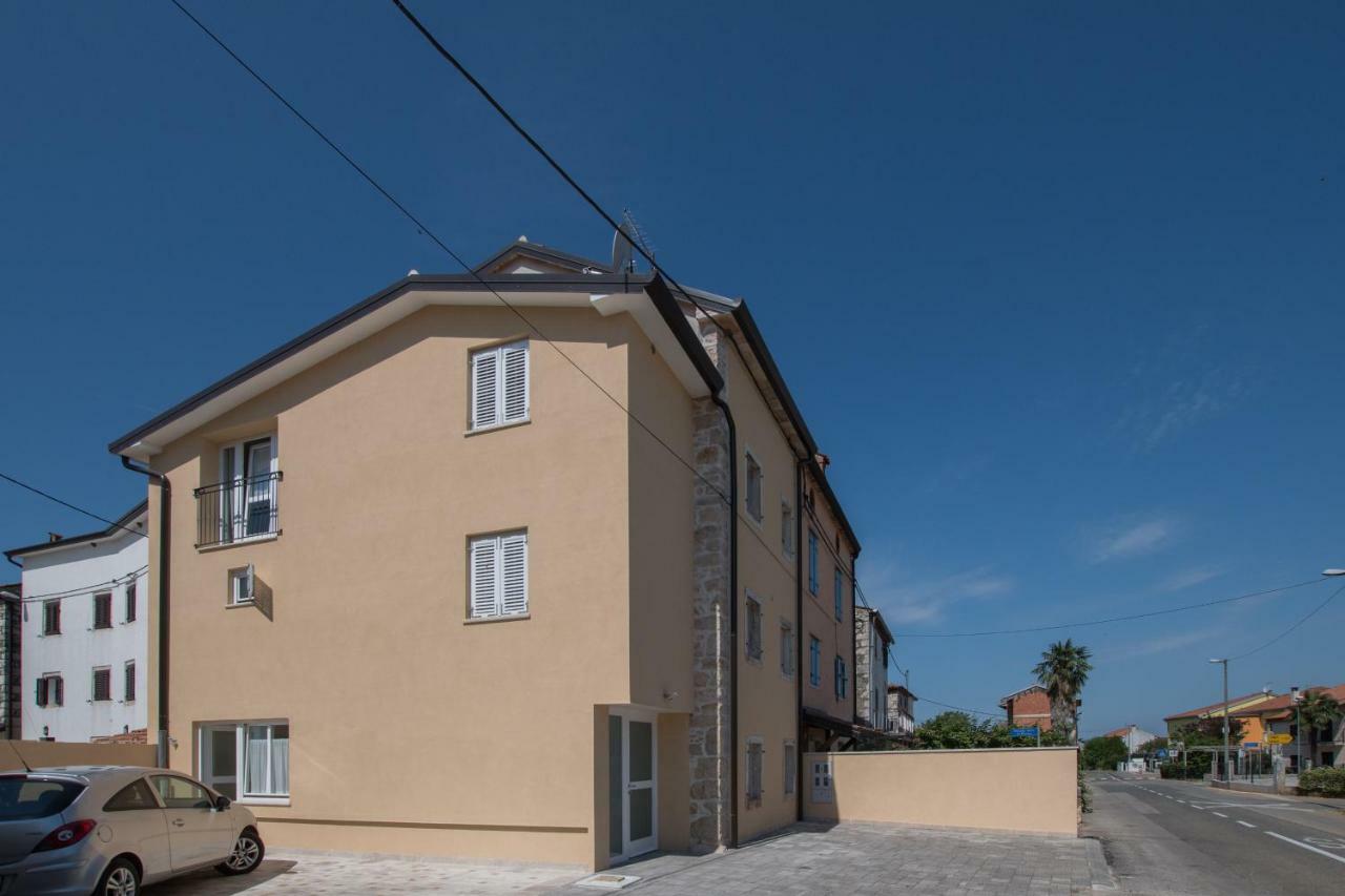 Lana House With Apartments Petrovija Zewnętrze zdjęcie